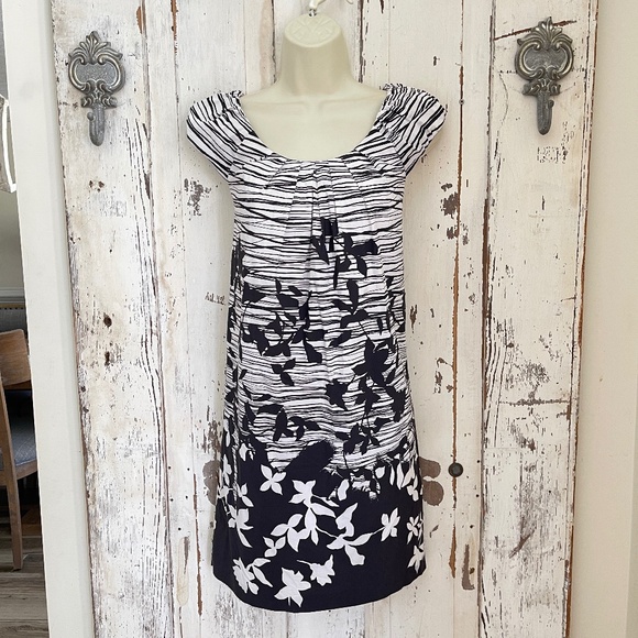 BCBG Maxazria Sz Small Womans Black White Floral Cotton Blend Casual Shift Dress - Picture 1 of 9
